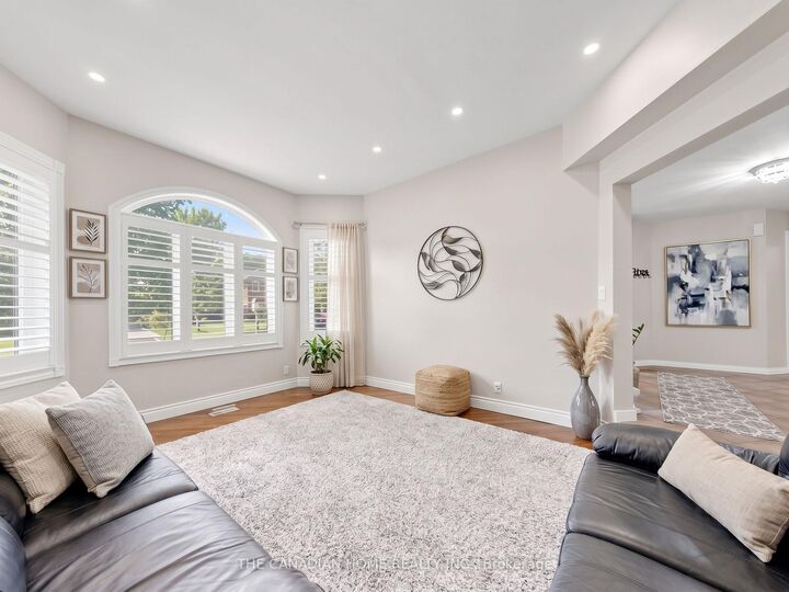 Property Photo:  19 Wigston Court  ON L1R 2B9 