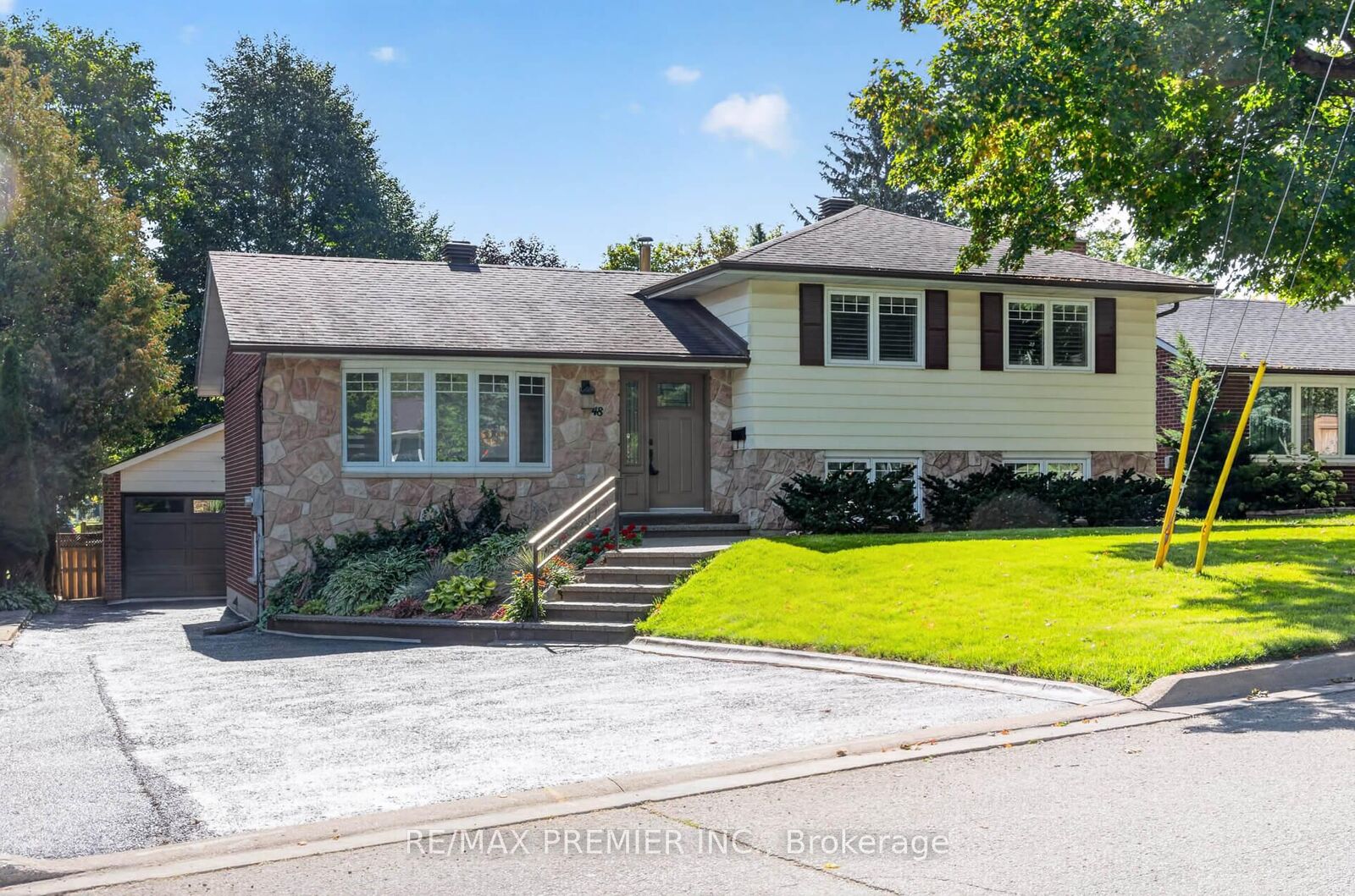 Property Photo:  48 Chisholm Street  ON L9W 3S6 