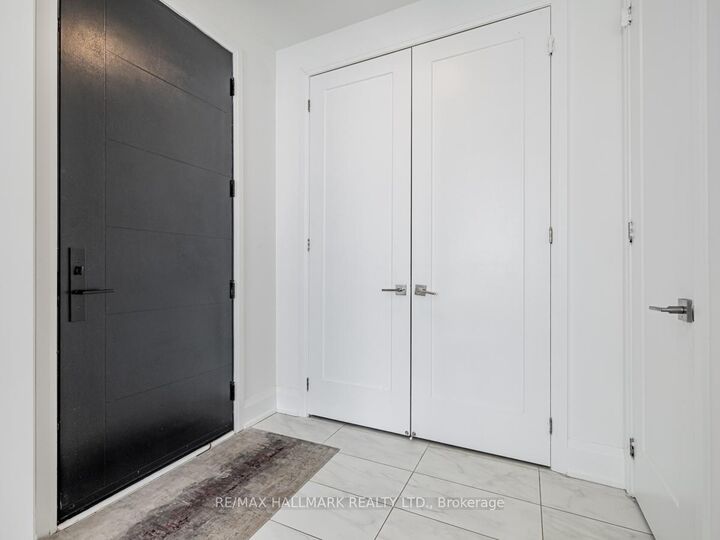 Property Photo:  17 Greenbriar Road 1  ON M2K 0G7 