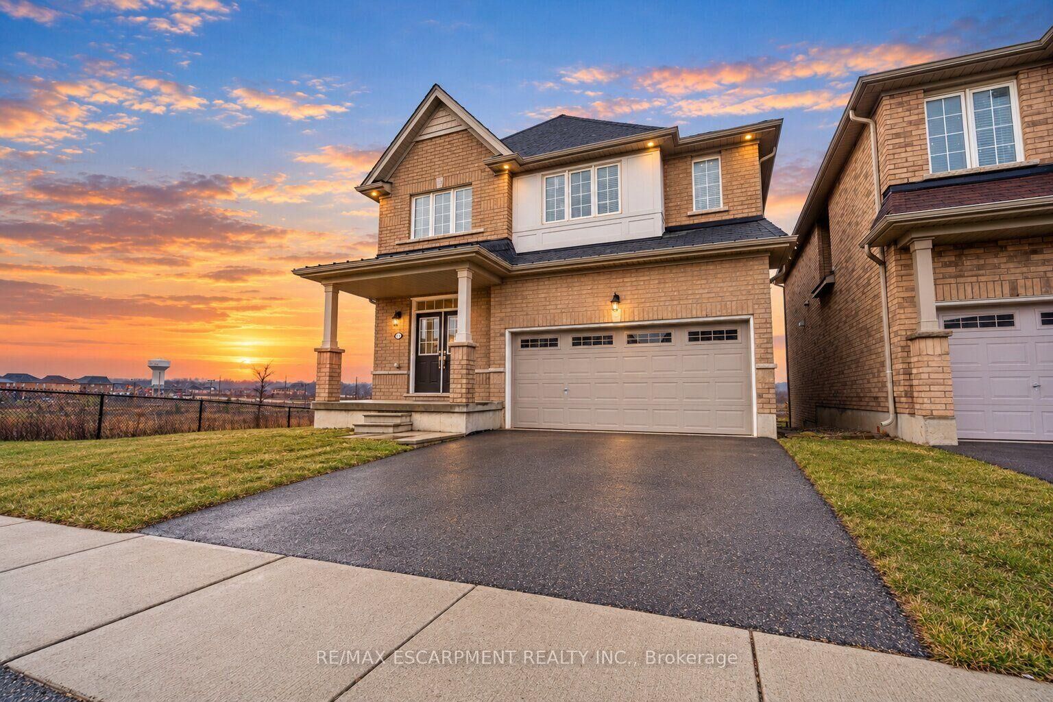 Property Photo:  92 Longboat Run W  ON N3T 0P9 