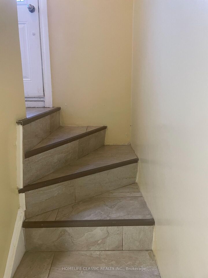 Property Photo: 31 Madawaska Avenue Lower ON M2M 2R1