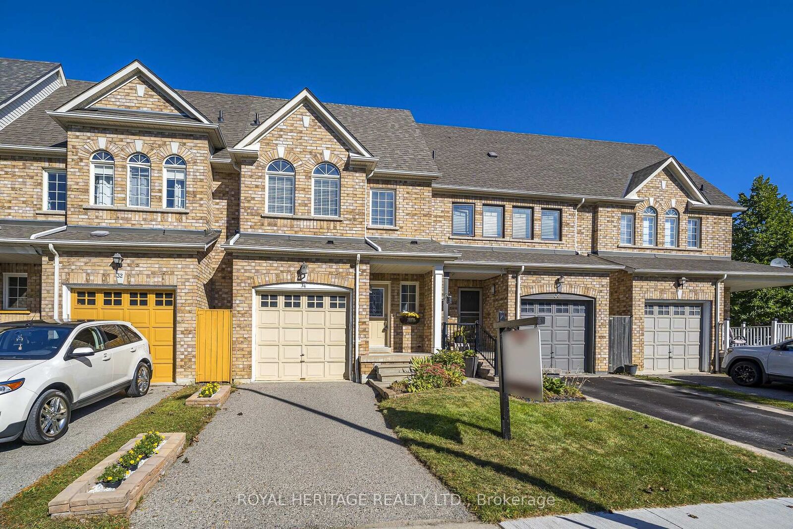 Property Photo:  34 Gateway Court  ON L1R 3M9 