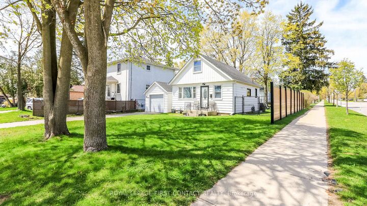 Property Photo:  181 Napier Street  ON L4M 1W9 