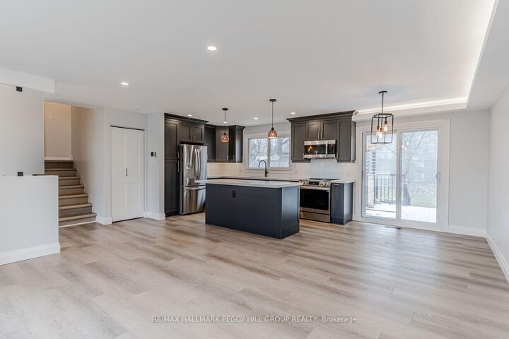 Property Photo:  20 Ottaway Avenue Upper  ON L4M 2W7 