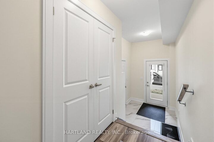 Property Photo:  1695 Dersan Street 405  ON L1X 0S9 