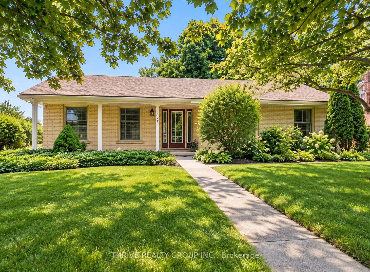 Property Photo:  1 Sutton Place Upper  ON N6H 3V2 