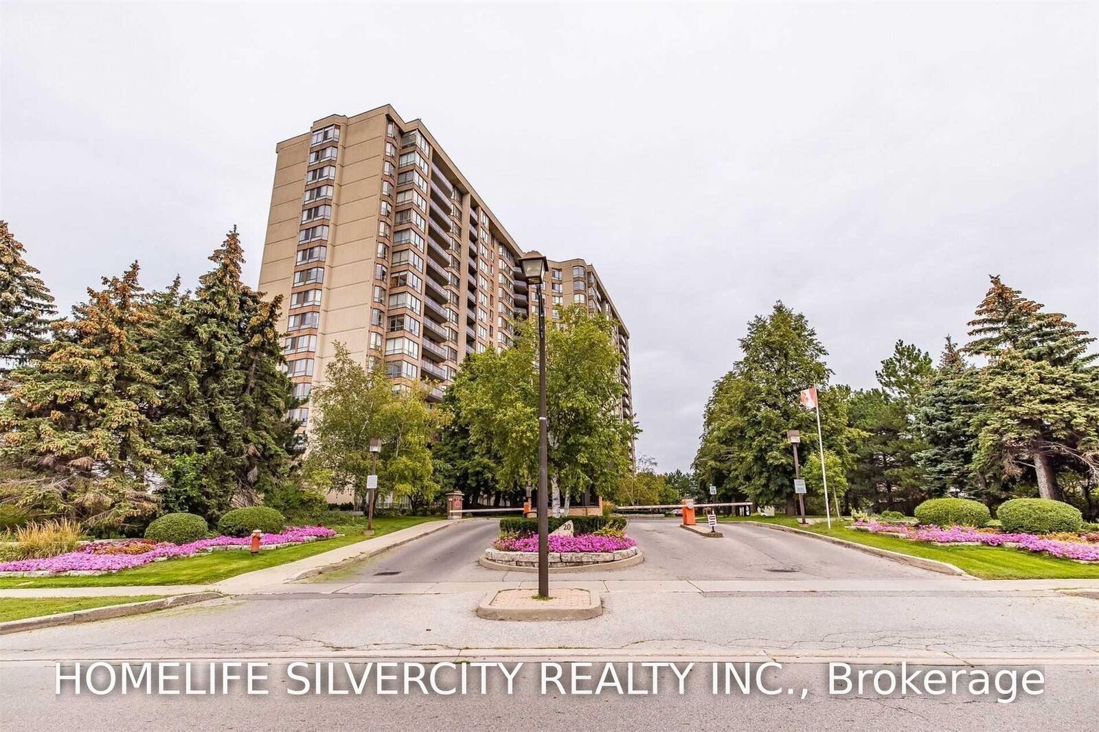 Property Photo:  20 Cherrytree Drive 1106  ON L6Y 3V1 