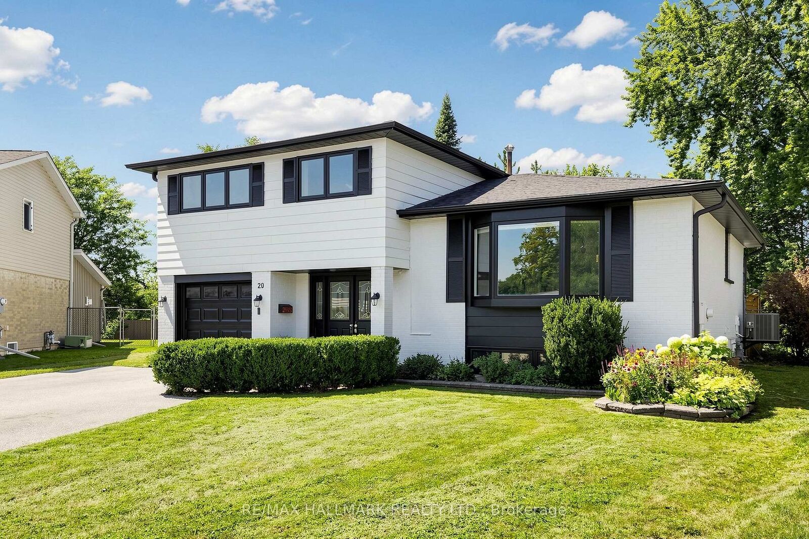 Property Photo:  20 Oak Court  ON L4G 3J6 