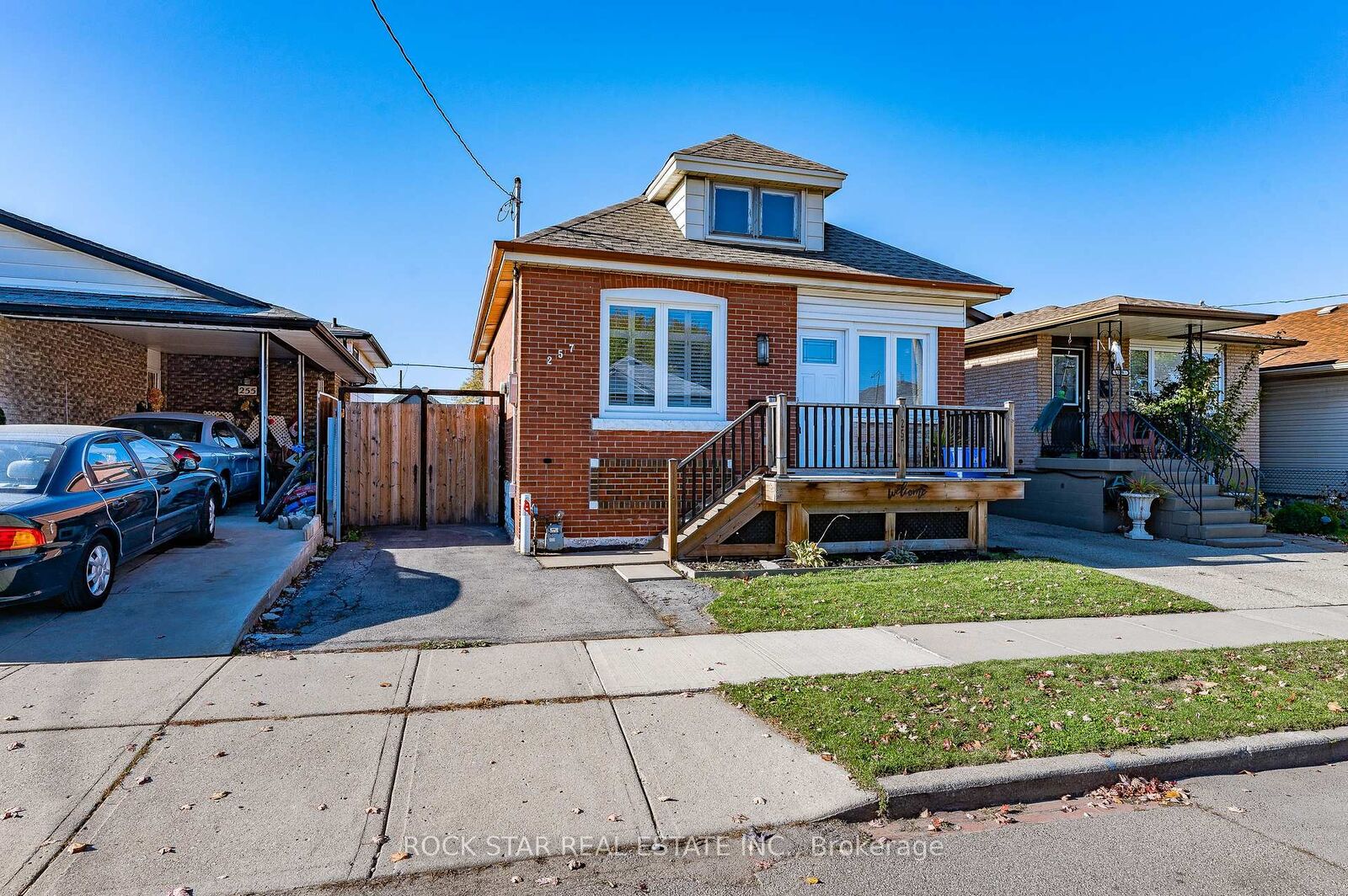 Property Photo: 257 Tragina Avenue N ON L8H 5C9