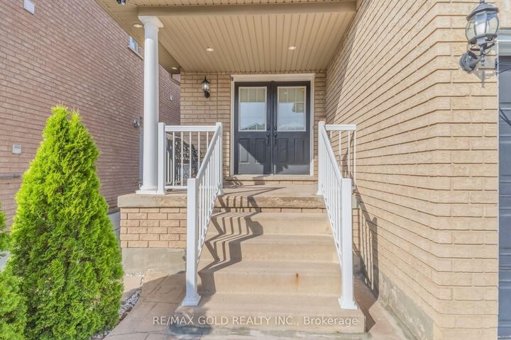 Property Photo:  15 Newark Way  ON L7A 2V1 