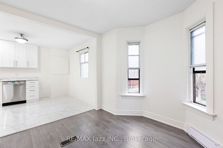 Property Photo:  