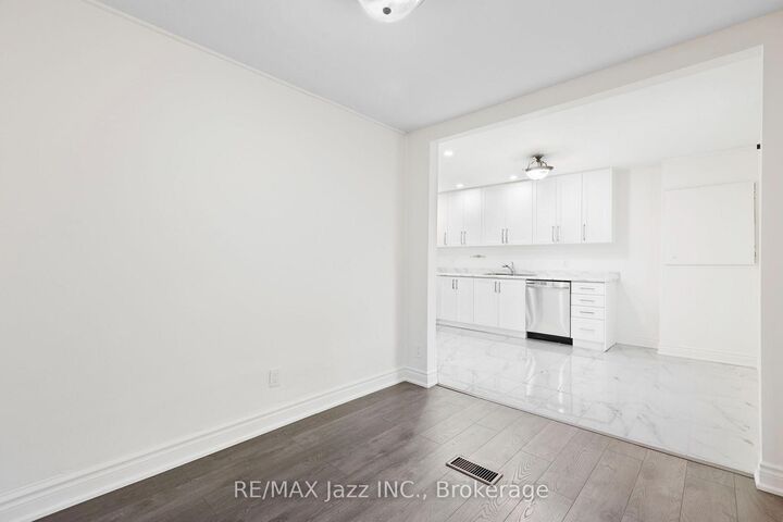 Photo de la propriété: 152 Elgin Street E ON L1G 1T3