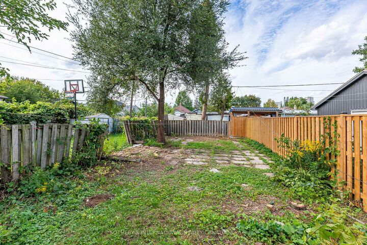 Property Photo: 14 Marshall Boulevard ON M6N 2R7