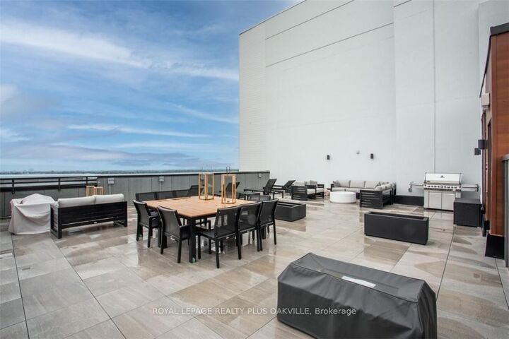 Property Photo:  95 Dundas Street W 306  ON L6M 5N4 