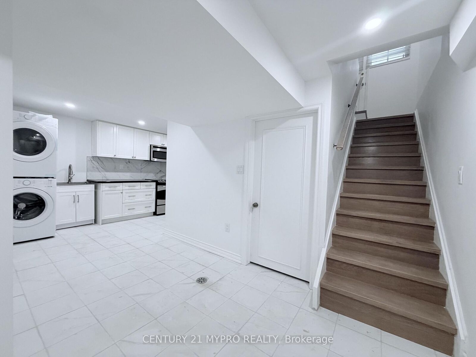 Property Photo:  35 Forest Park Crescent Lower  ON L3T 2M5 
