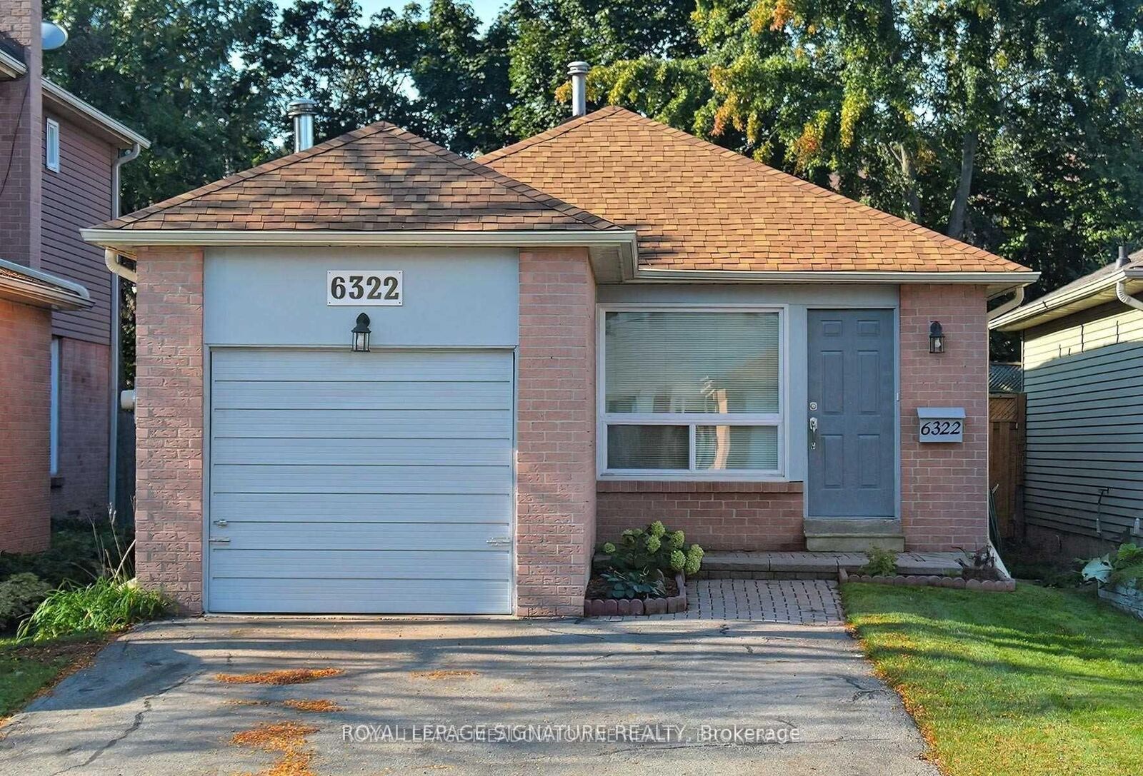 Property Photo:  6322 Martel Court  ON L5N 3H6 