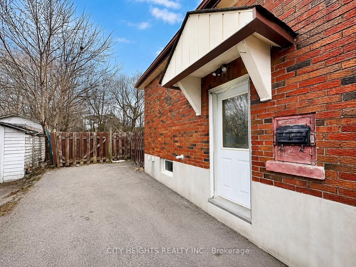 Property Photo: 433 Crerar Avenue Lower Level ON L1H 2W6