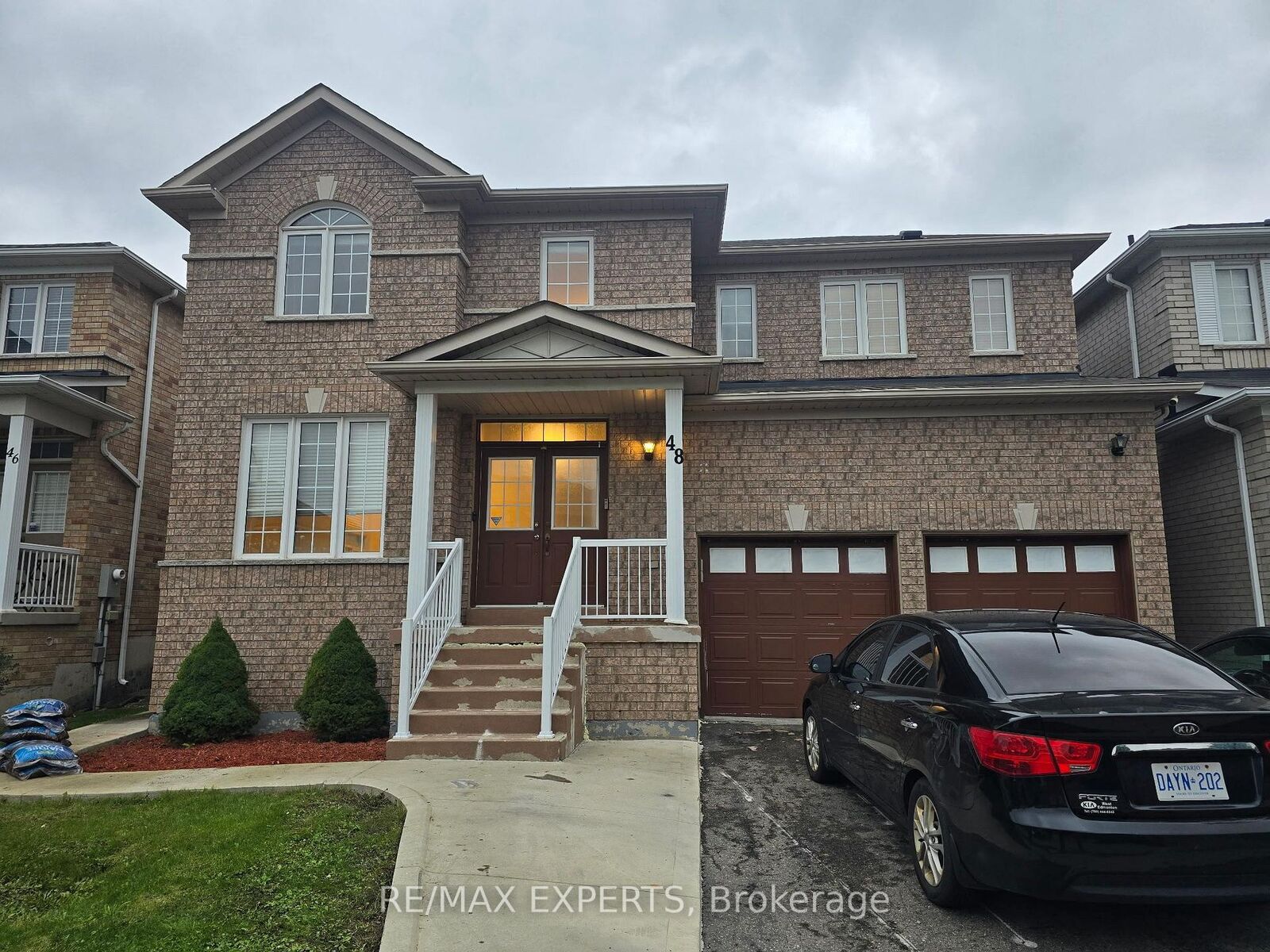 Property Photo:  48 Dunvegan Crescent  ON L7A 2Y2 