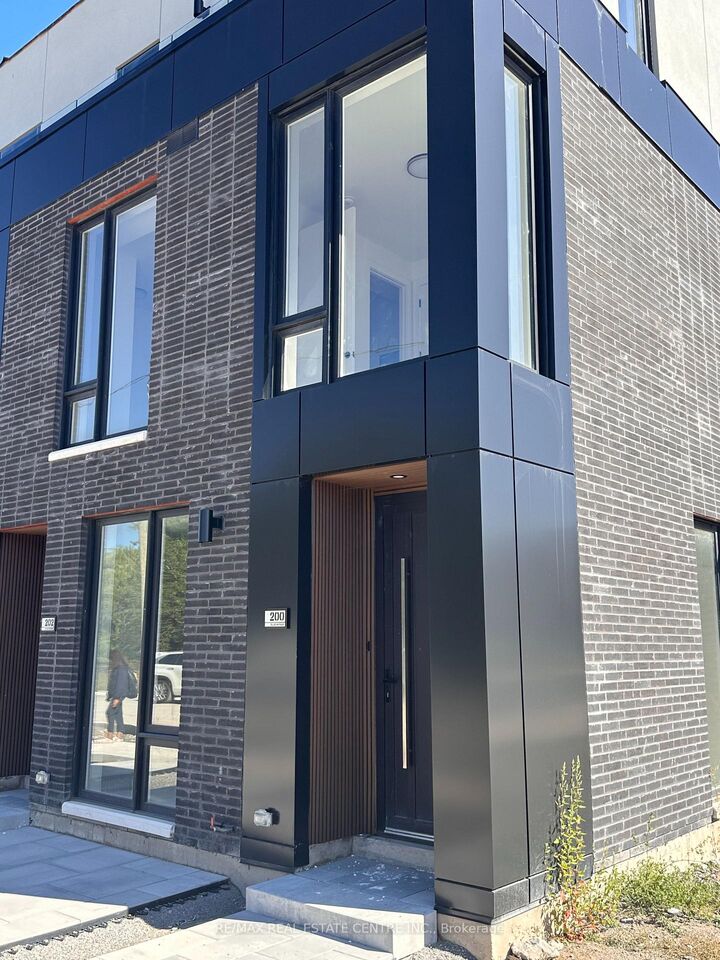Property Photo:  200 Ellis Avenue  ON L2P 0H2 