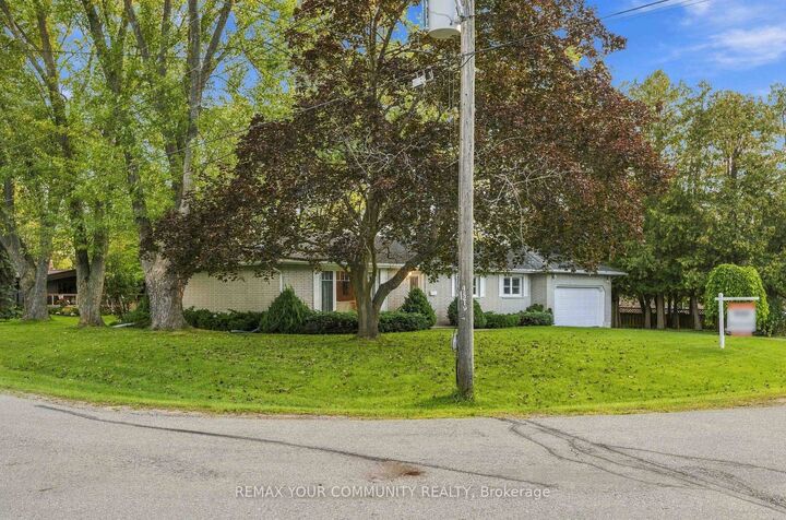 Property Photo:  29 Medina Square  ON L4P 1C8 