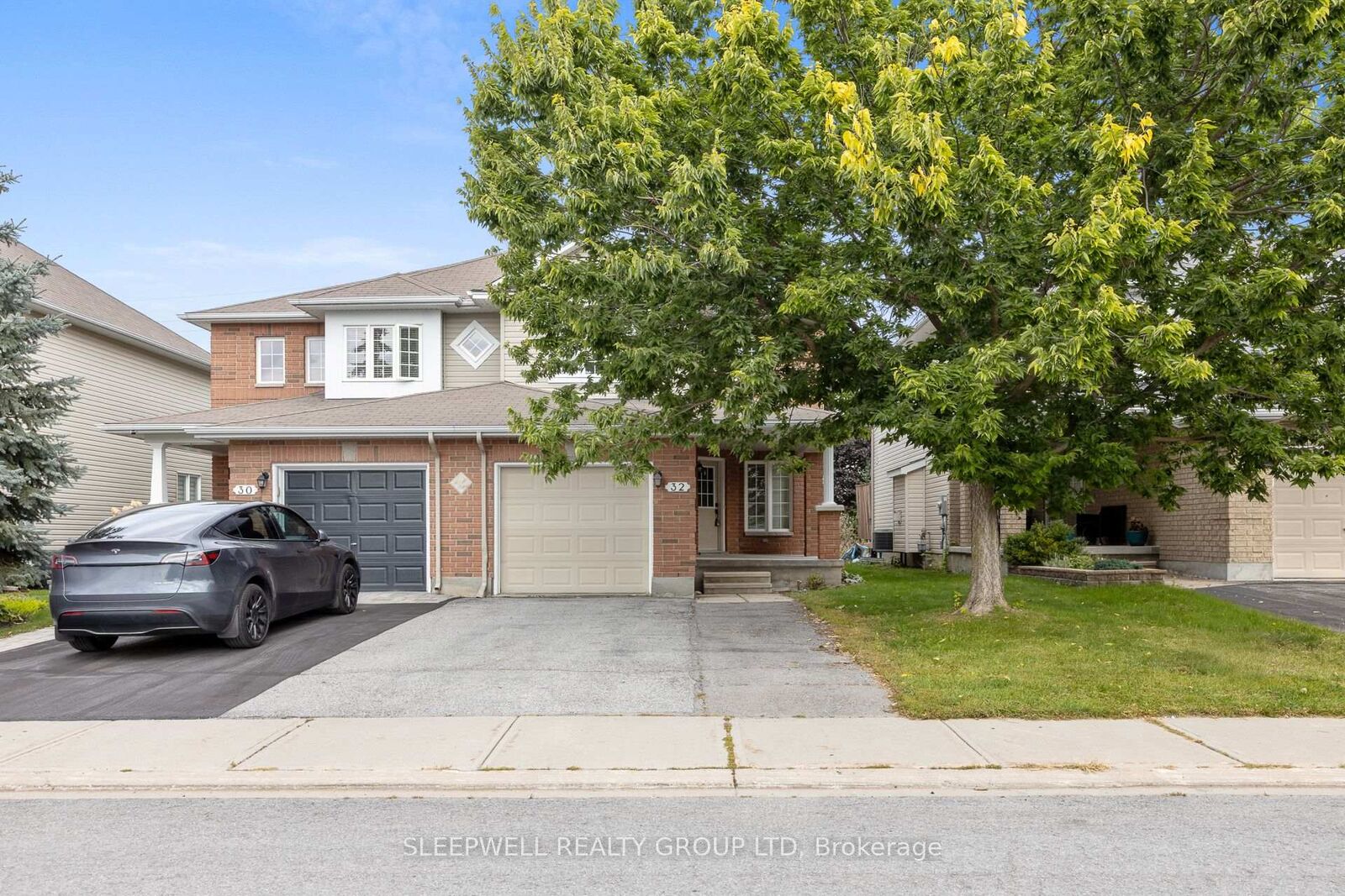 Property Photo:  32 Moe Robillard Street  ON K7S 0C2 