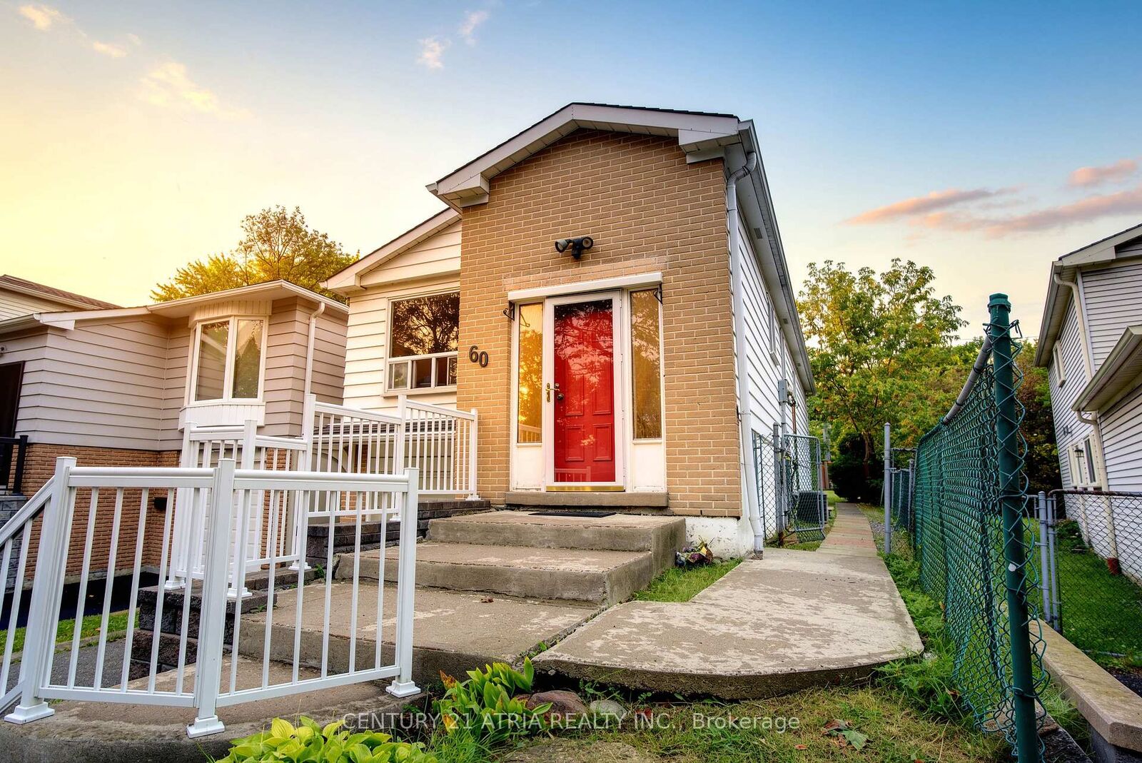 Property Photo: 60 Snowshoe Crescent ON L3T 4M6