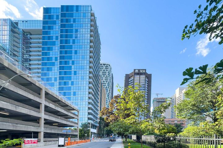 Property Photo:  210 Simcoe Street 1913  ON M5T 0A9 