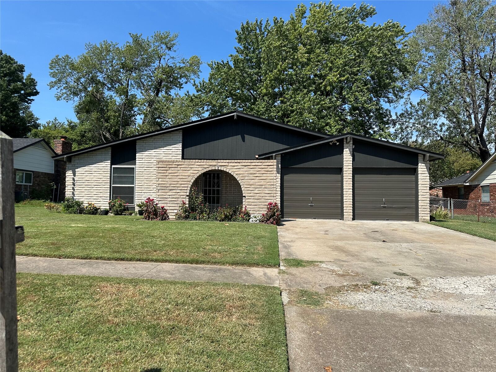 Property Photo:  601 Queens Road  OK 74403 