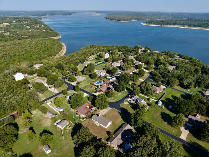 Property Photo:  1400 W Lakewood Drive  OK 74020 