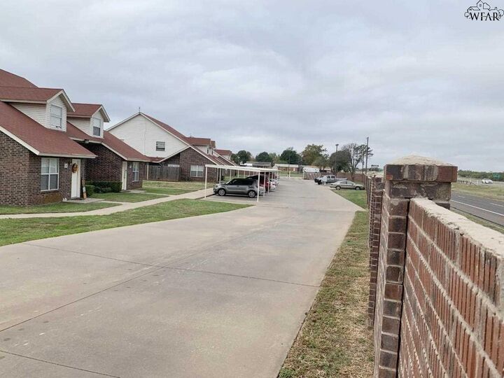 Property Photo:  1723 Cimarron Trail Unit 6A  TX 76306 