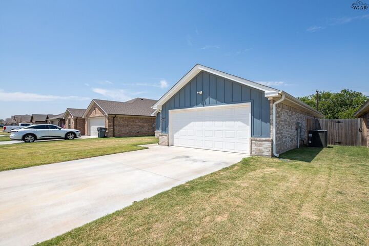 Property Photo: 2328 Tinker Trail TX 76306