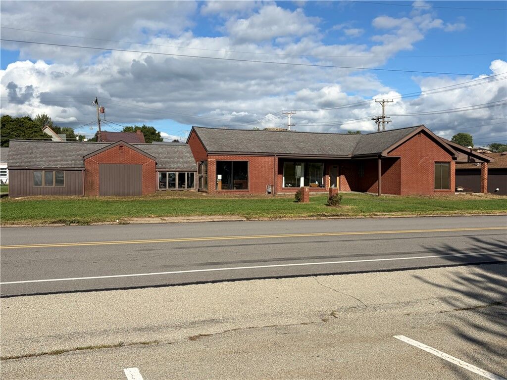 Property Photo:  1830 Lincoln Ave  PA 15650 