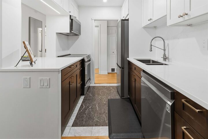 Property Photo:  1422 E 3rd Avenue 208  BC V5N 5R5 