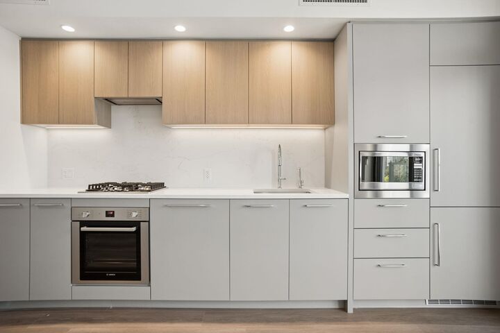 Property Photo:  6608 Sussex Avenue 1206  BC V5H 0M3 