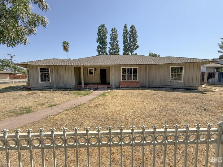 Property Photo: 916 Oak Avenue CA 93280