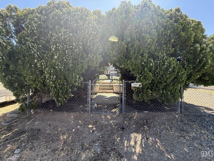 Property Photo:  5024 Shawnee Drive  CA 93283 