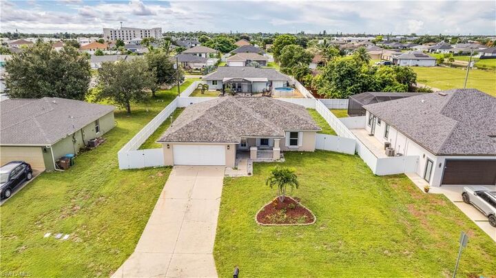 Property Photo:  1406 NE 10th Ln  FL 33909 