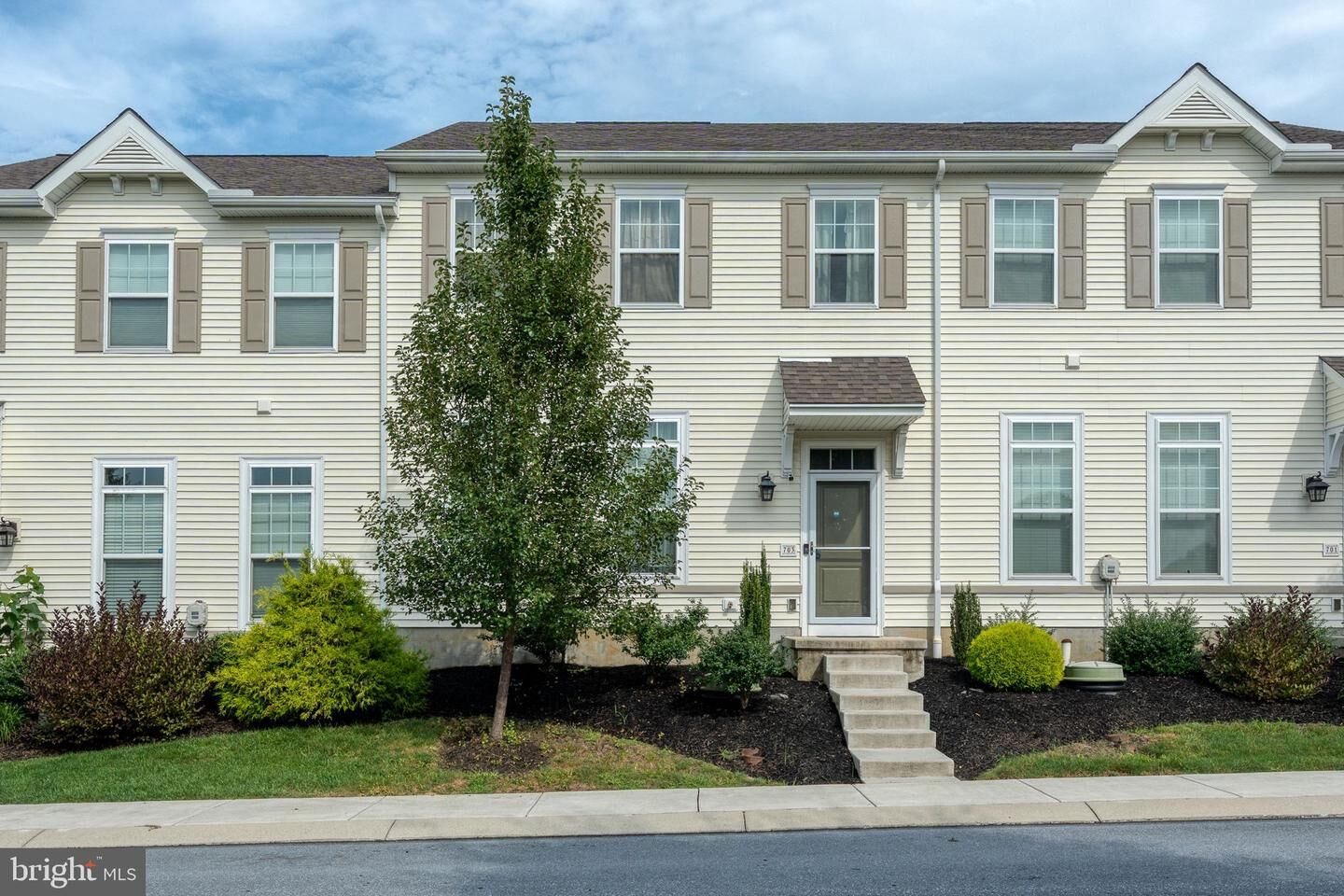 Property Photo: 703 Danforth Circle PA 17584