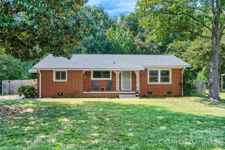 Property Photo: 301 Jean Avenue NC 28083