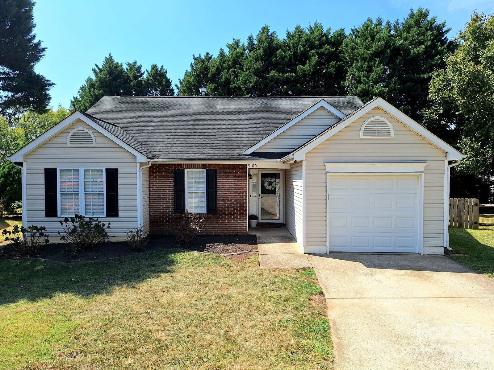 Property Photo: 9100 Royal Highlands Court NC 28277