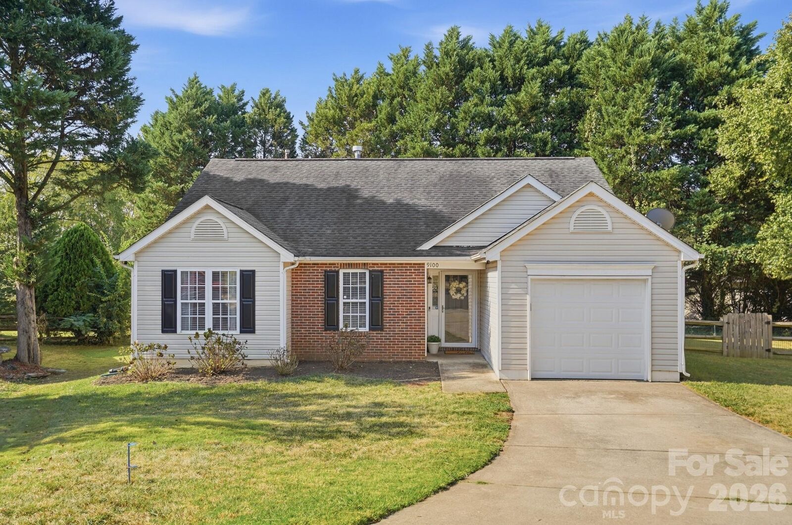 Property Photo: 9100 Royal Highlands Court NC 28277