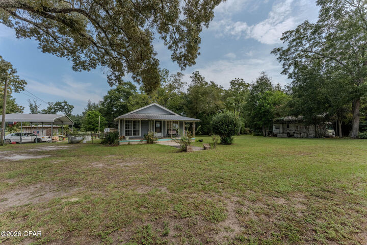 Property Photo: 5300 Wintergreen Road FL 32423