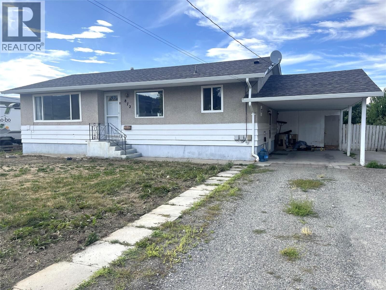 Property Photo:  872 Selkirk Avenue  BC V2B 1T9 