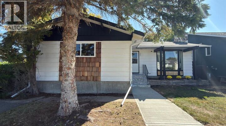 Property Photo:  307 6 Avenue West  AB T0J 1P0 
