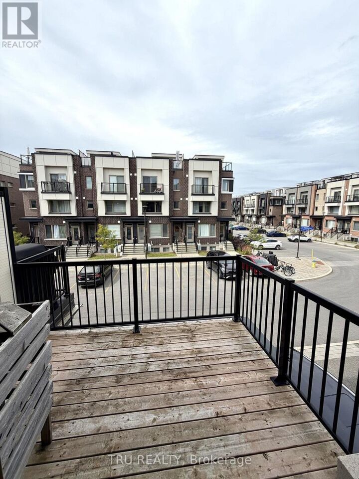 Property Photo:  805 Kiniw Private  ON K1K 4Z4 