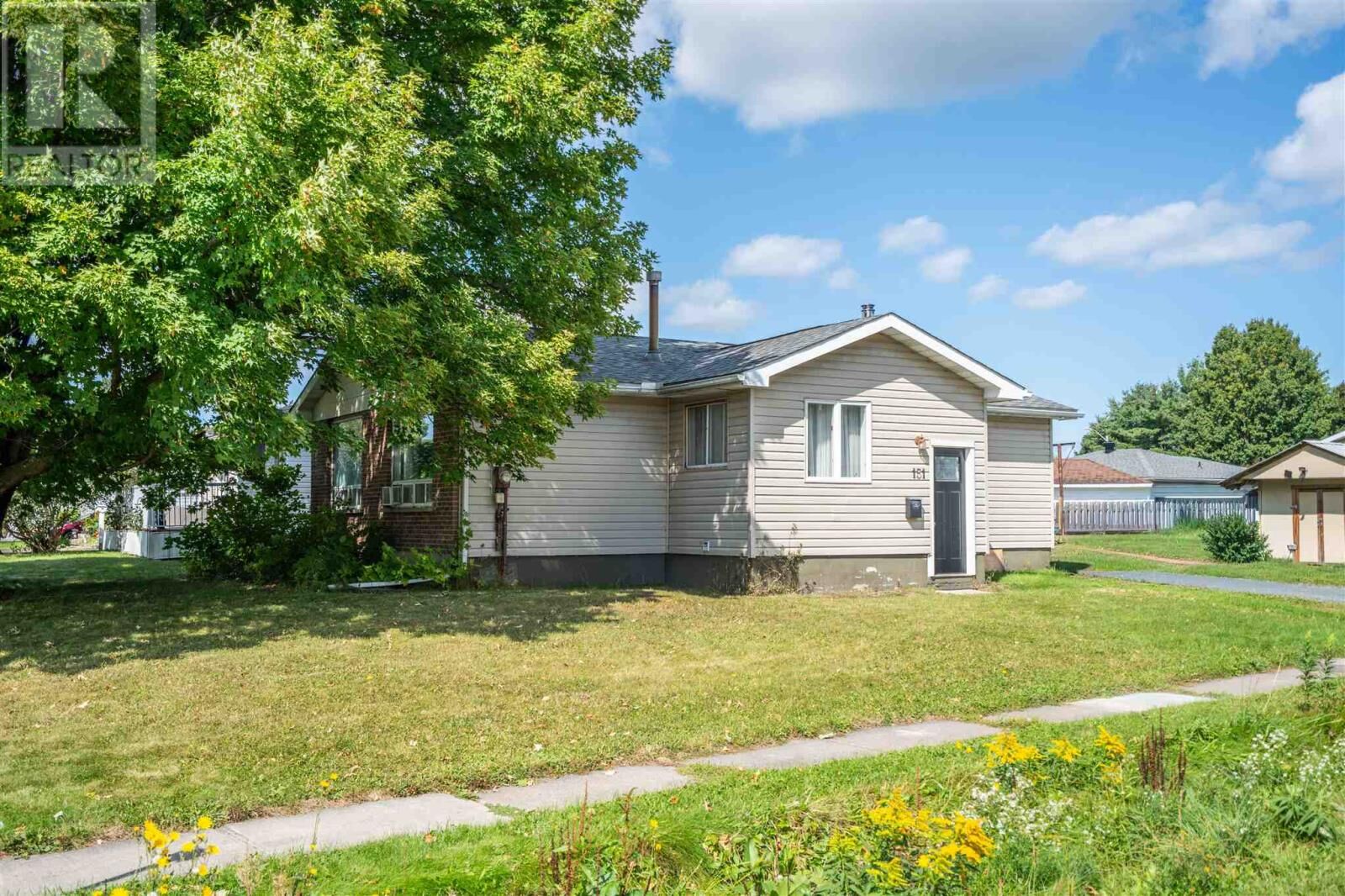 Property Photo:  151 Chicora Cres  ON P6A 5T1 