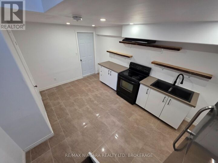 Property Photo:  8383 Heikoop Crescent  ON L2H 3J7 