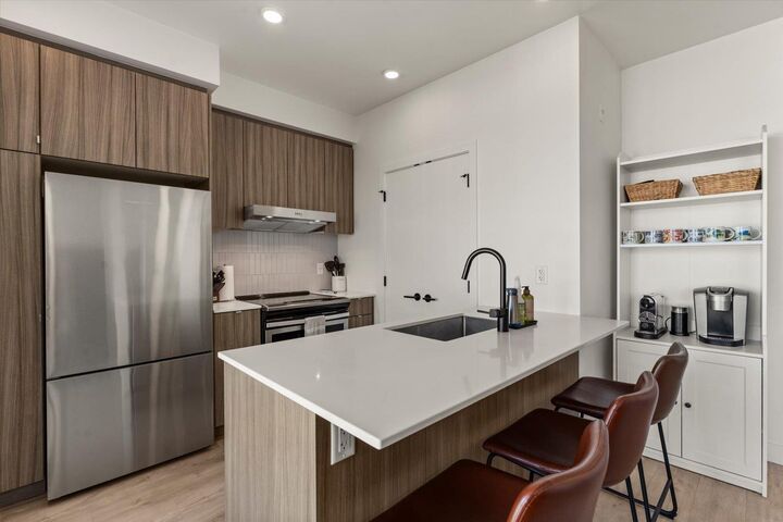 Property Photo:  32838 Landeau Place 414  BC V2S 0M6 