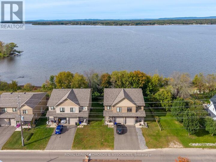 Property Photo:  359 Nelson Street  ON K8A 3N5 