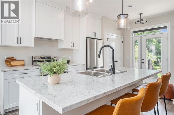 Property Photo:  461 East Wellington Street 2  ON N0G 2L2 